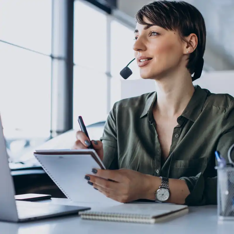 ejecutiva de Call Center Atención al Cliente Senda