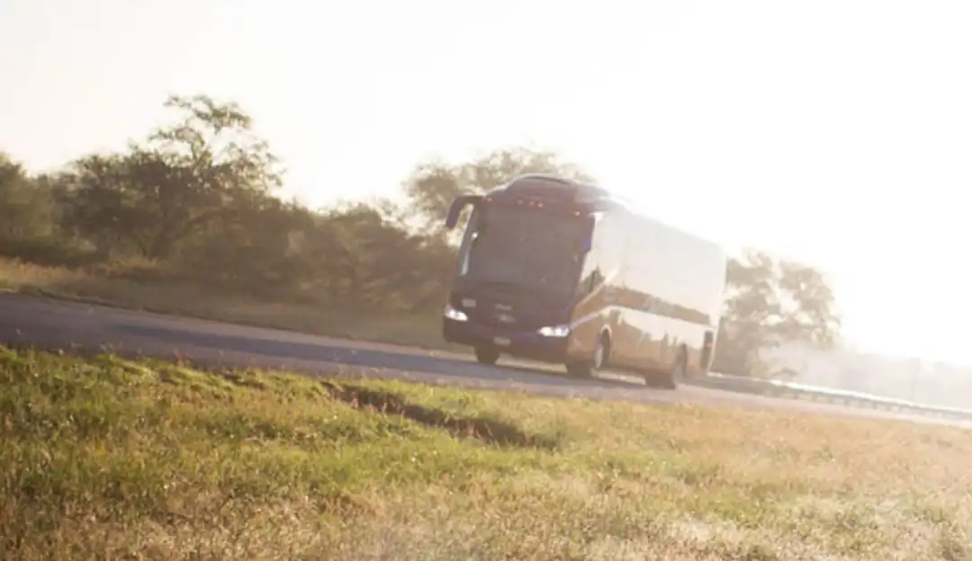 Autobus grupo Senda en carretera