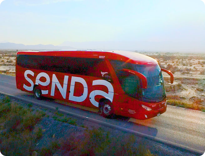 autobus senda en carretera